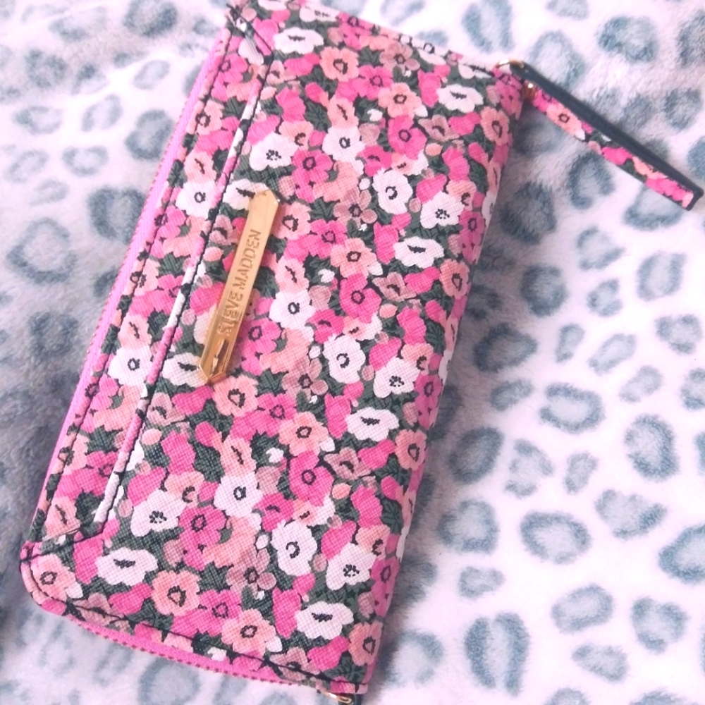 STEVE MADDEN Floral Wallet
